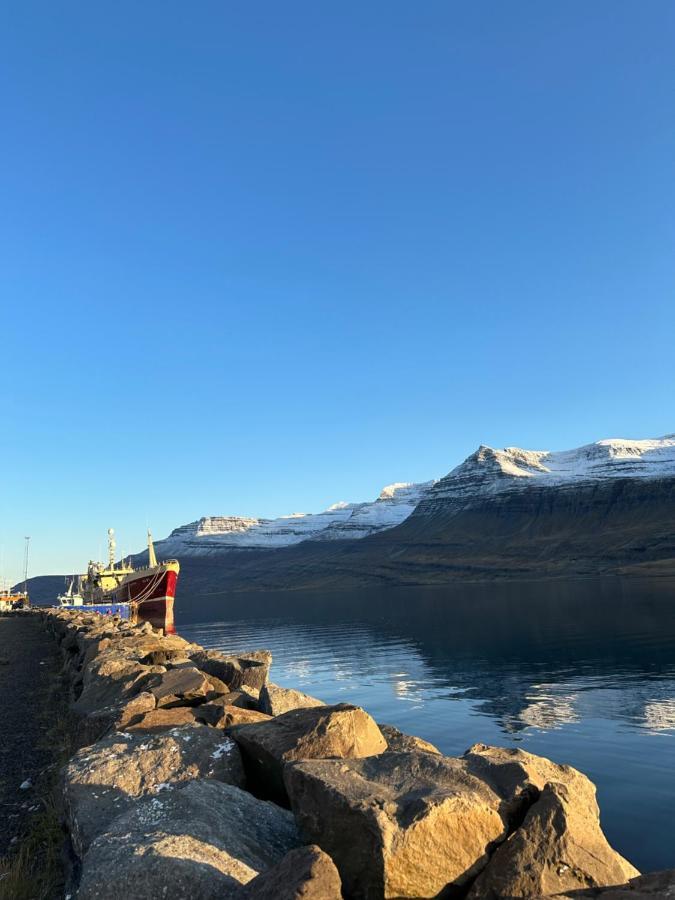 Taergesen Guesthouse Reydarfjordur 외부 사진